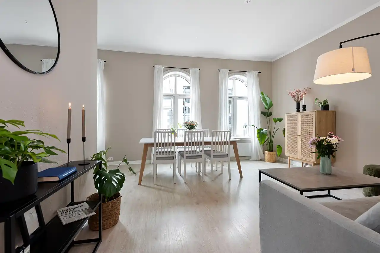 Home Window Tinting: Save Heat and Privacy